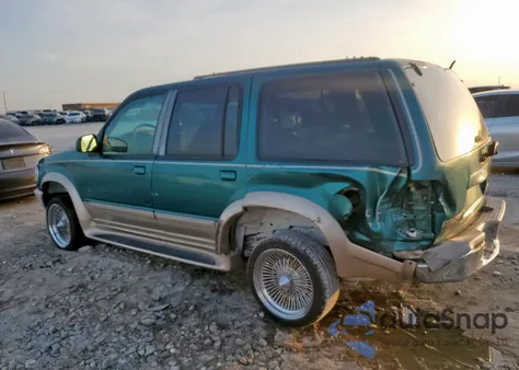 1998 Ford Explorer из США, поврежденный, VIN 1FMZU32E9WZA79111